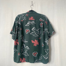 Load image into Gallery viewer, Vintage Lovebird Button Down L