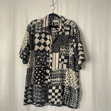 Load image into Gallery viewer, Vintage 90&#39;s Abstract Print Silk Button Down
